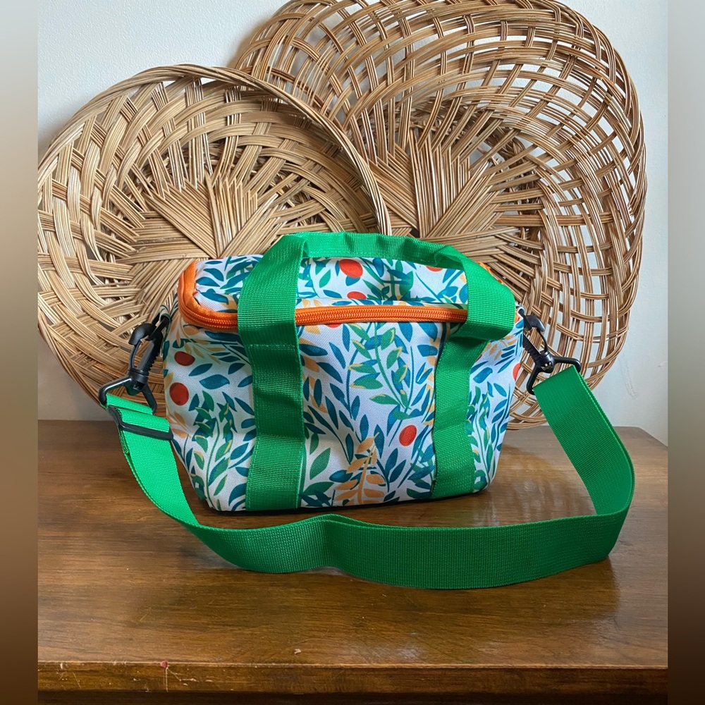 NEW! Avon Insulated Cooler Bag 🥤🧊